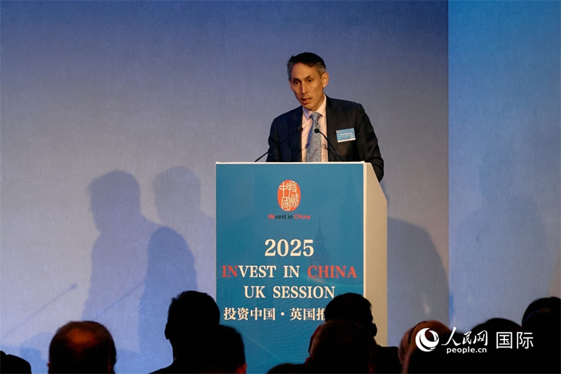 英國(guó)商業(yè)貿(mào)易部投資總監(jiān)吳僑文發(fā)表致辭。楊浩鵬攝