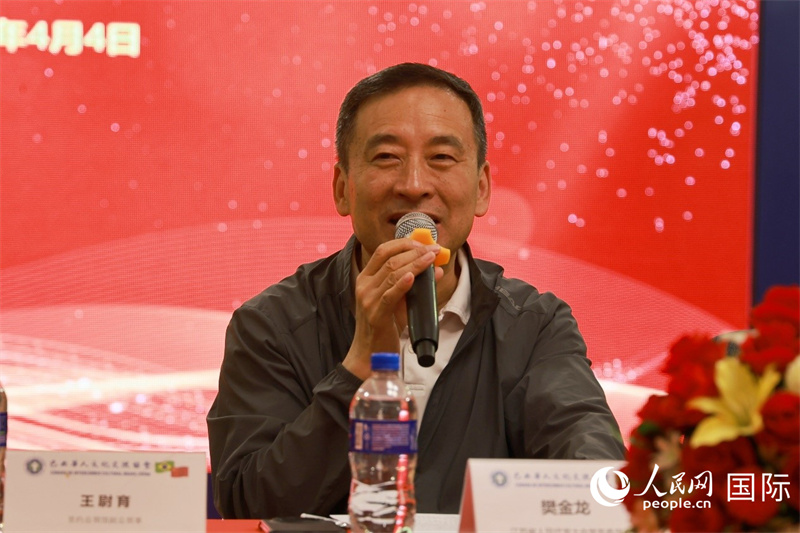 江蘇省人大常務(wù)委員會常務(wù)副主任樊金龍在座談會上致辭。人民網(wǎng)記者 陳海琪攝