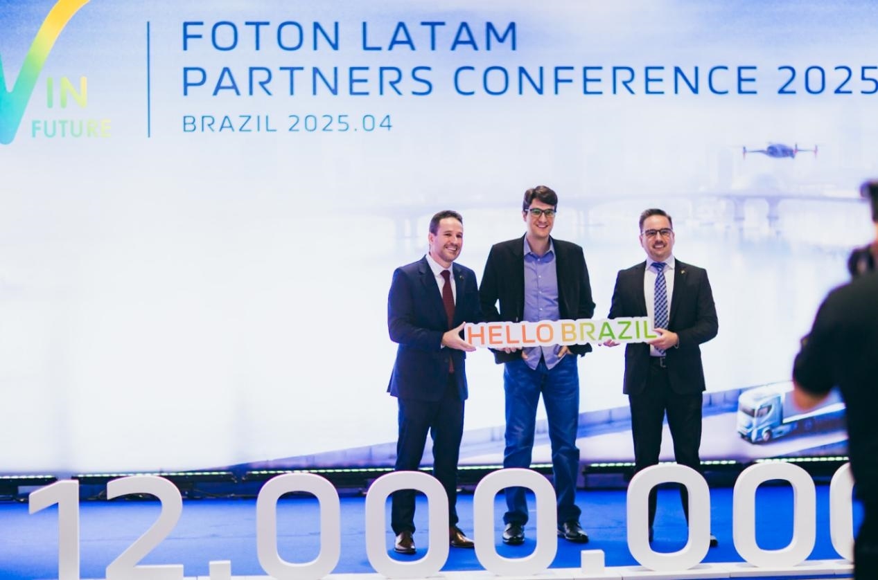 當(dāng)?shù)貢r(shí)間4月8日，福田汽車2025拉美合作伙伴大會(huì)暨巴西工廠首車下線儀式在巴西圣保羅舉行。福田巴西工廠供圖