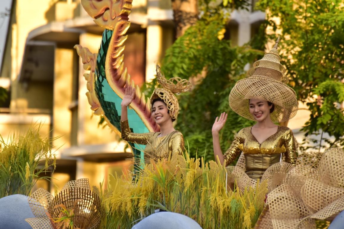 “祝福之河”花車以神龍形象象征水的神圣與豐饒，寓意祈福納祥。泰國國家旅游局供圖