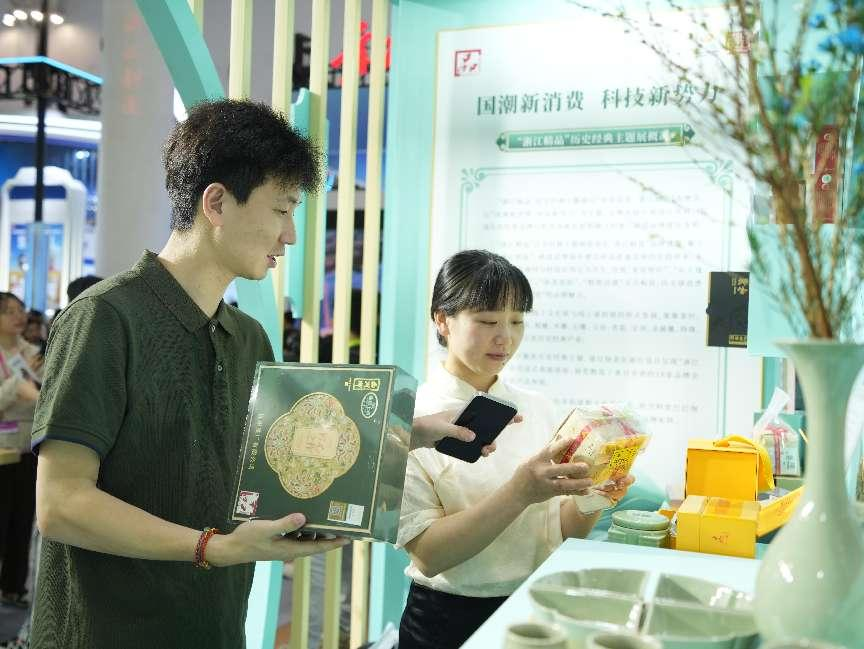 國(guó)潮新消費(fèi)帶來(lái)科技文化消費(fèi)新理念。人民網(wǎng)記者 張力洋攝
