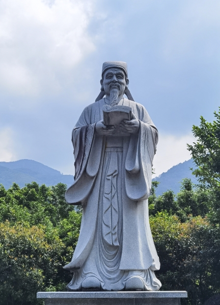 位于南平的朱熹石雕塑像。圖片來源：視覺中國(guó)