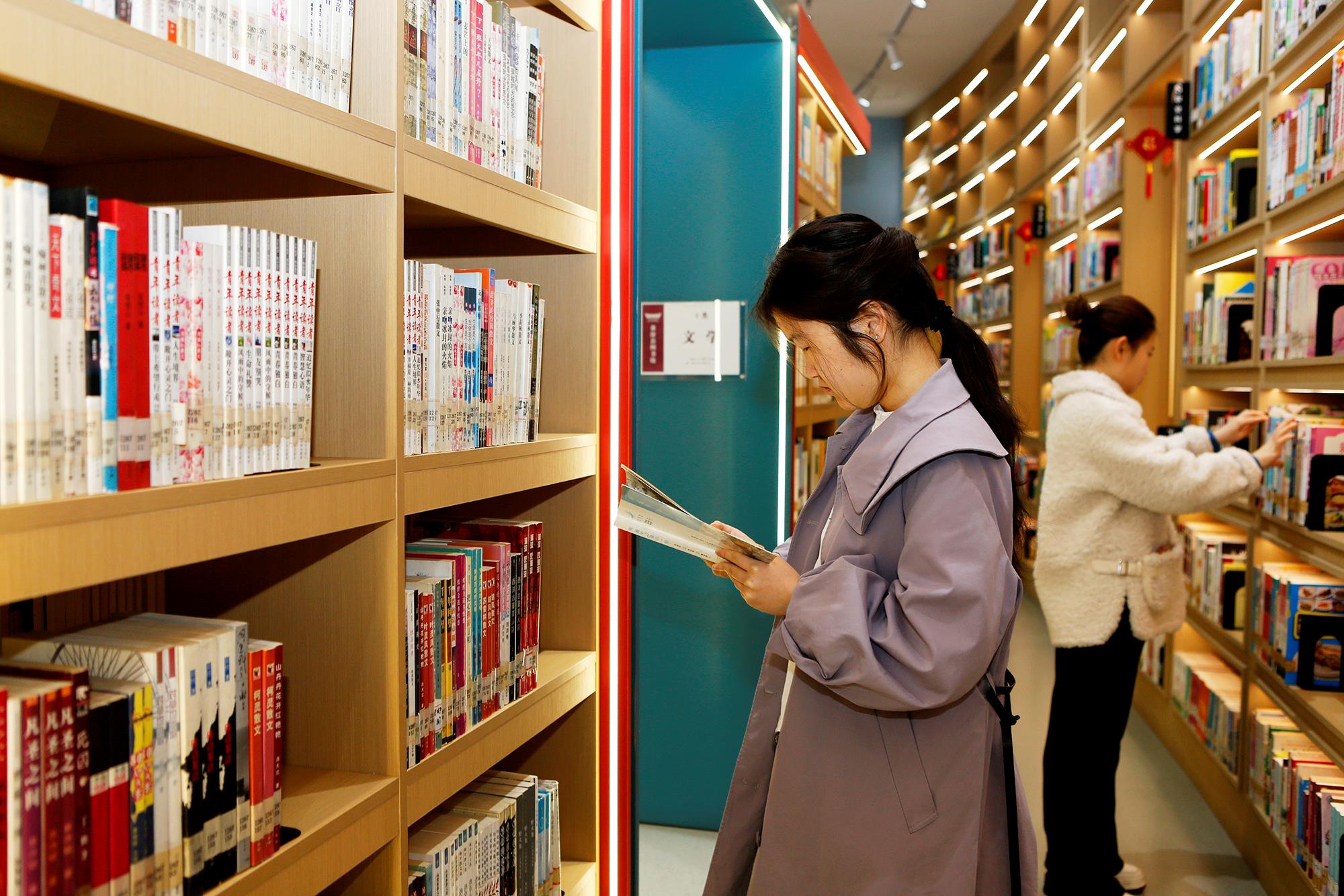 △2025年3月29日，讀者在山西臨汾市襄汾縣圖書館閱讀。