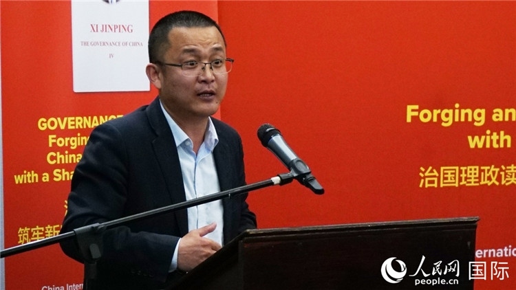 中非青年婦女協(xié)會主席、南非大學教授秦效順在讀書會上發(fā)言。人民網(wǎng) 劉暢攝