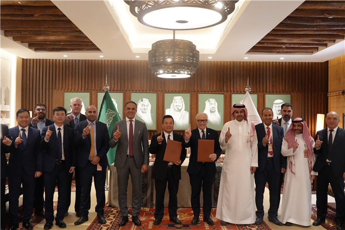 簽約合影。中國鐵建供圖