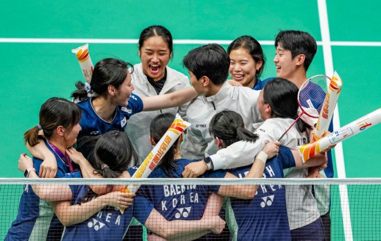 5月3日，韓國隊?wèi)c祝晉級決賽。新華社記者 孫非 攝