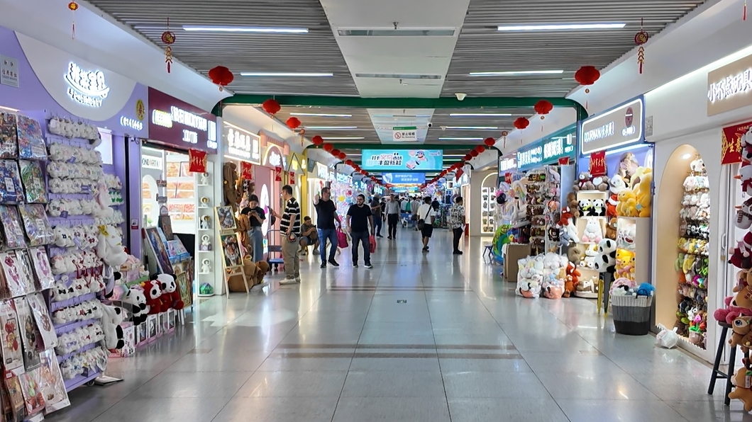 4月30日，義烏國際商貿(mào)城一區(qū)現(xiàn)場。人民網(wǎng)記者 王仁宏攝