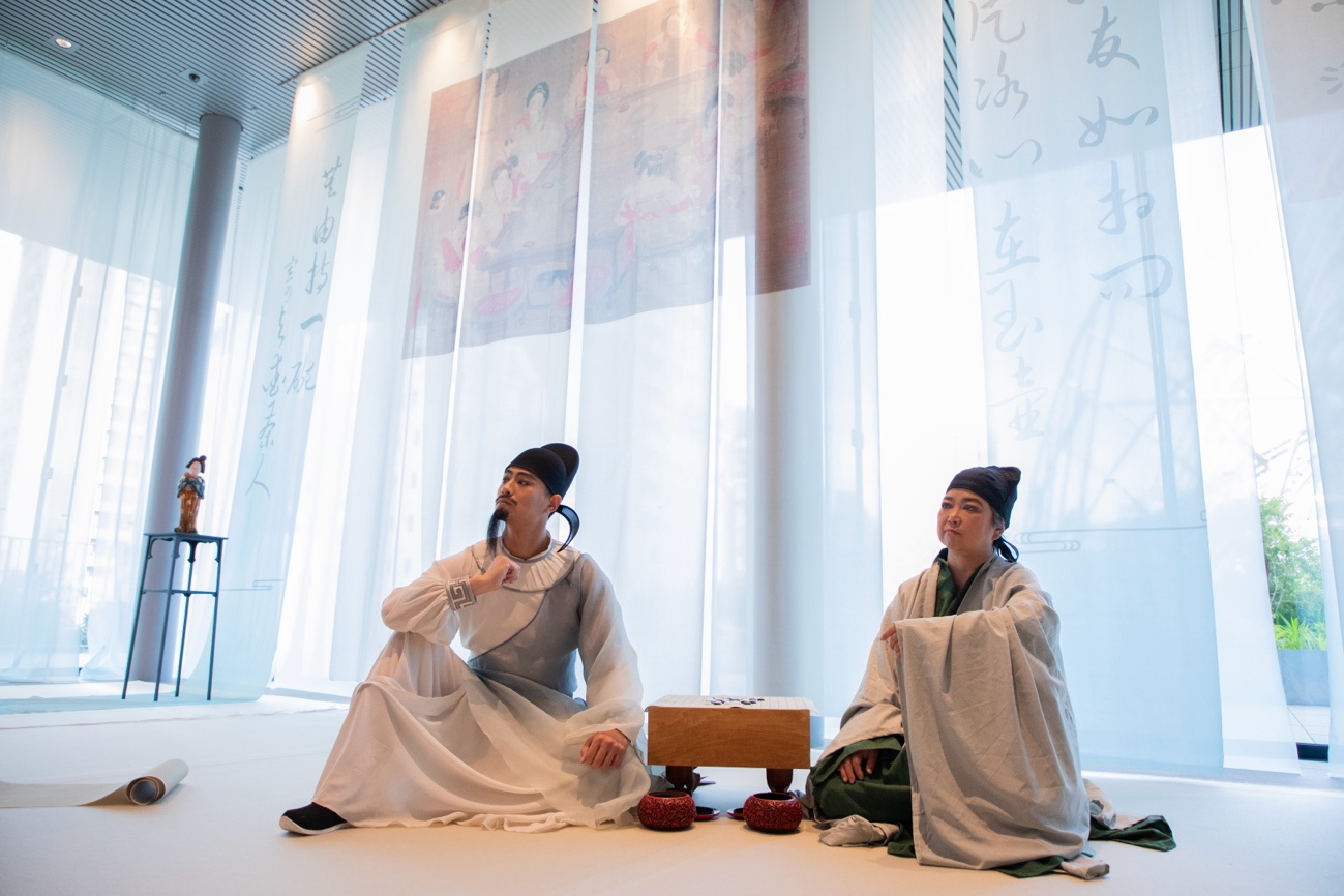 白居易與茶仙盧仝。中國駐大阪旅游辦事處供圖