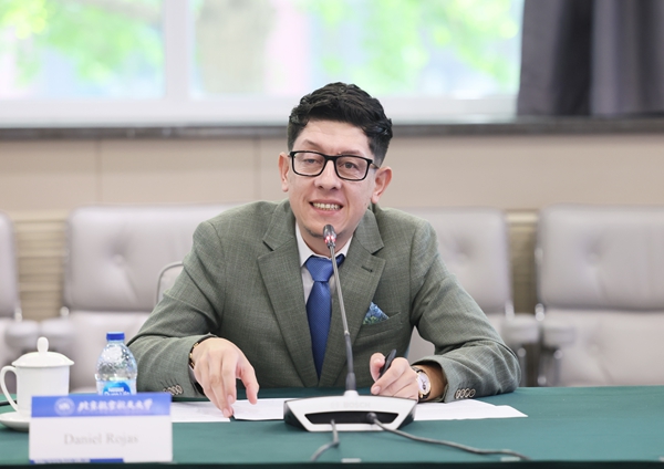 哥倫比亞教育部長(zhǎng)丹尼爾?羅哈斯一行訪問北京航空航天大學(xué)。北航供圖