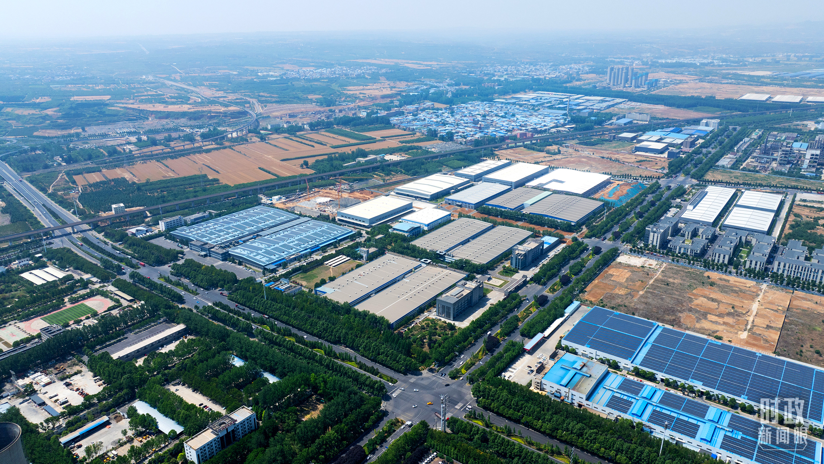 △俯瞰洛陽軸承集團(tuán)股份有限公司。（總臺央視記者范凱拍攝）