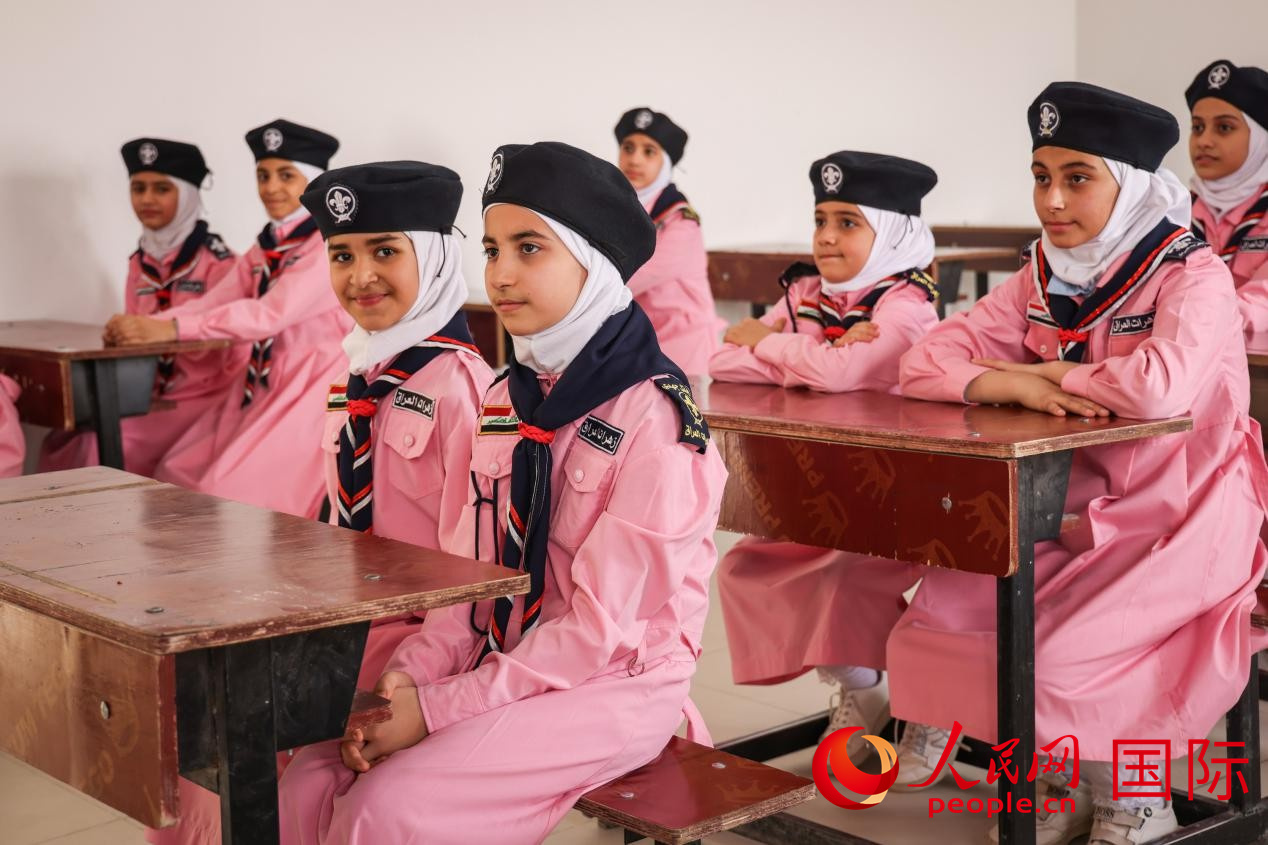 阿爾穆塔?阿里卡特國際學校的學生在教室內(nèi)上課。人民網(wǎng)記者 薛丹攝