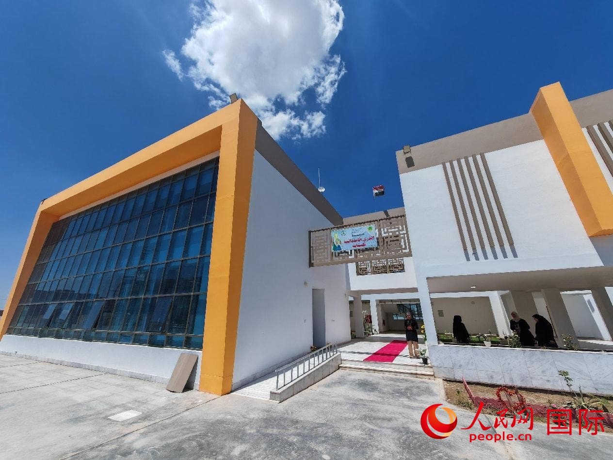 圖為阿爾·圖拉女子學(xué)校校園一景。人民網(wǎng)記者 管克江攝