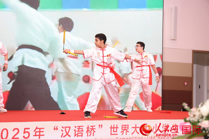 雙節(jié)棍表演。人民網(wǎng)記者任皓宇攝