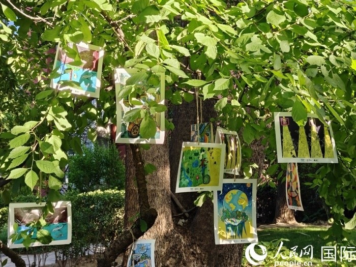 兒童環(huán)保繪畫展覽。人民網(wǎng)記者 李明攝