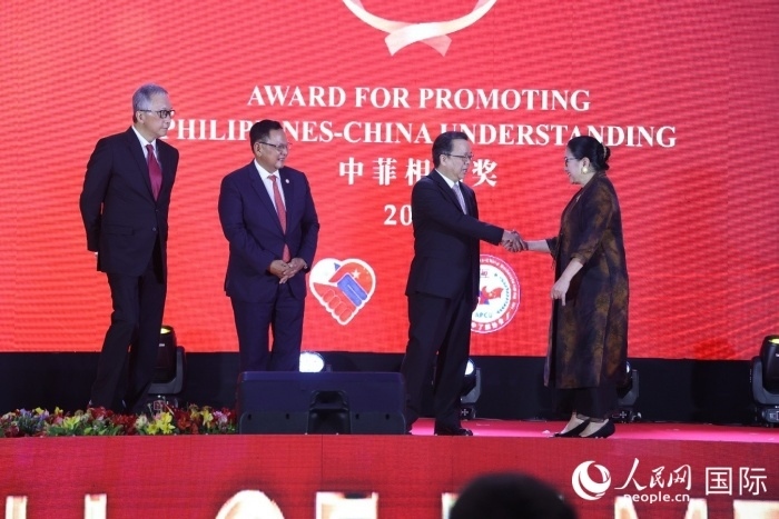 菲律賓前參議員許爾琦榮獲“終身成就獎(jiǎng)”。人民網(wǎng)記者樊帆 攝