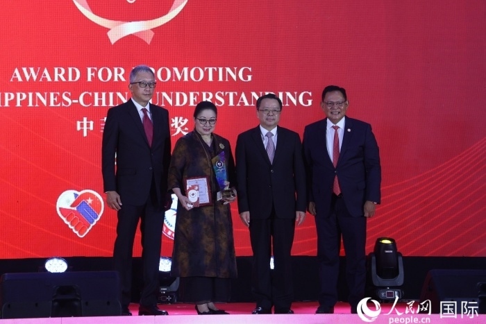 菲律賓前參議員許爾琦榮獲“終身成就獎(jiǎng)”。人民網(wǎng)記者 樊帆攝