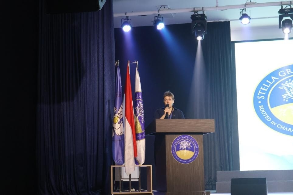 伊莉娜致辭。哈山努丁大學(xué)孔子學(xué)院供圖